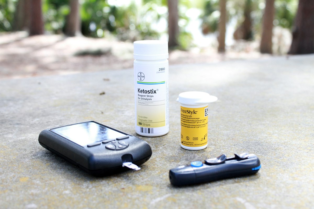Glucose meter and test strips